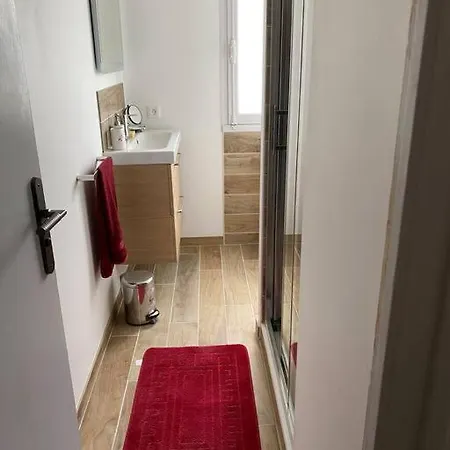 Lumineux De 35m2 Au Coeur De * Solesmes (Sarthe)