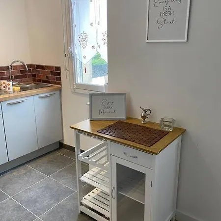 Lumineux De 35m2 Au Coeur De * Solesmes (Sarthe)